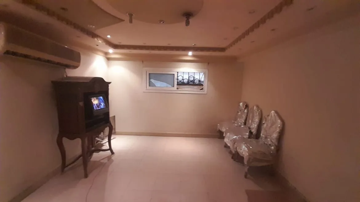 099c6409-723c-4f7d-95d6-64370c092c9b محل للايجار 300م فى المهندسين شارع رئيسى