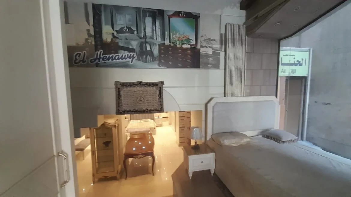b03de9a2-9cd8-4c29-9017-3f4e4d869f4b محل للايجار 300م فى المهندسين شارع رئيسى