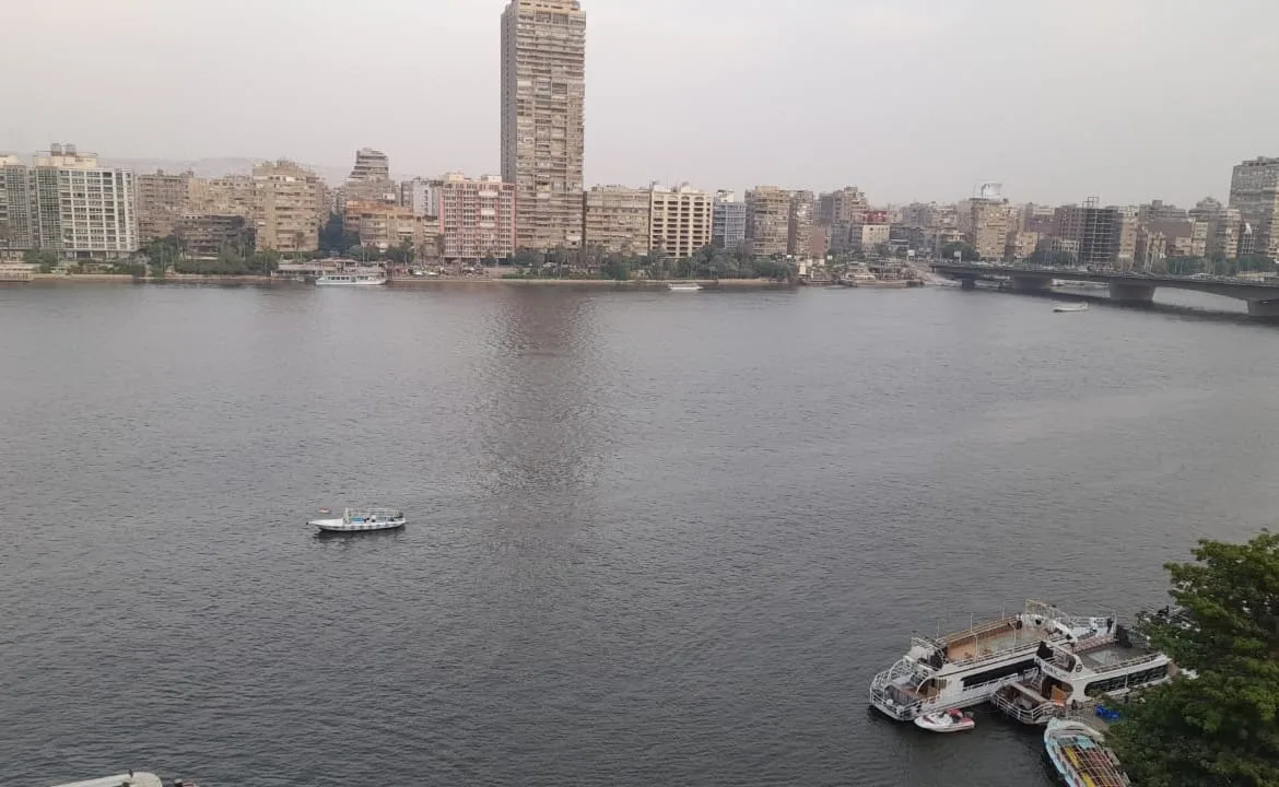 شقة للبيع فى الدقى 280م مباشرة على النيل وترى النيل بالكامل