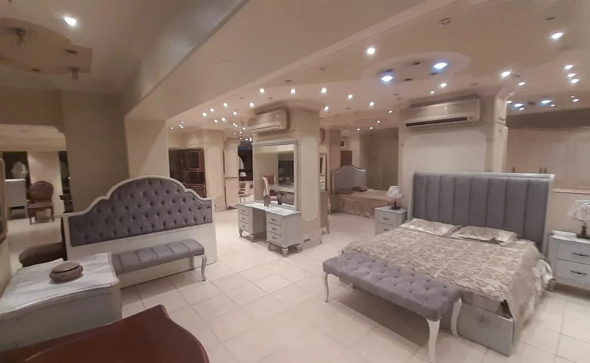 محل للايجار 300م فى المهندسين شارع رئيسى