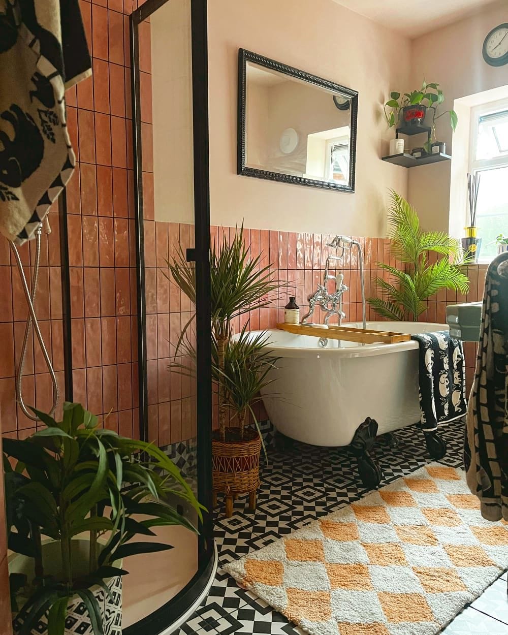 This “Tired” 1980s Bathroom Is Transformed into a Vintage-Inspired Oasis