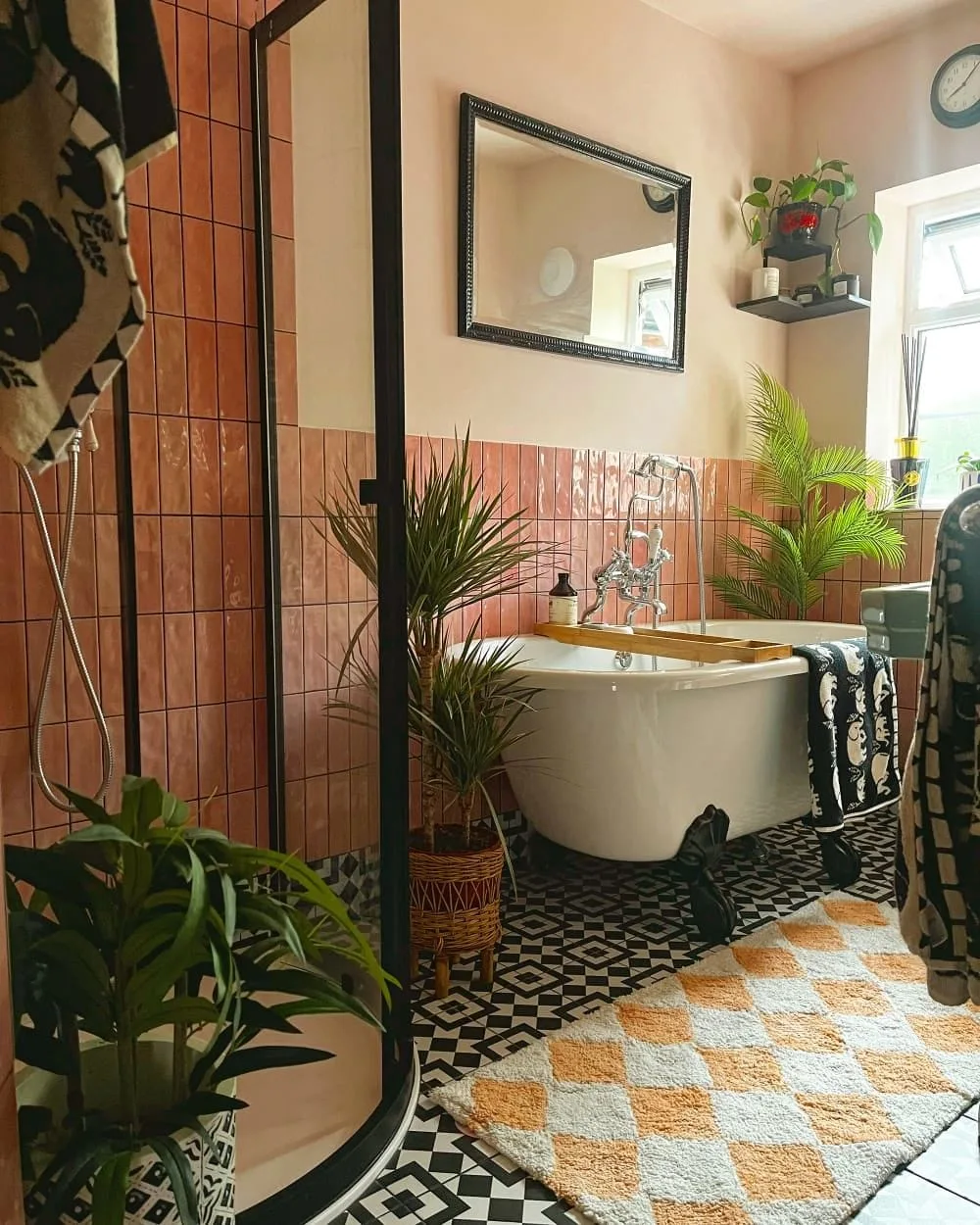 This “Tired” 1980s Bathroom Is Transformed into a Vintage-Inspired Oasis