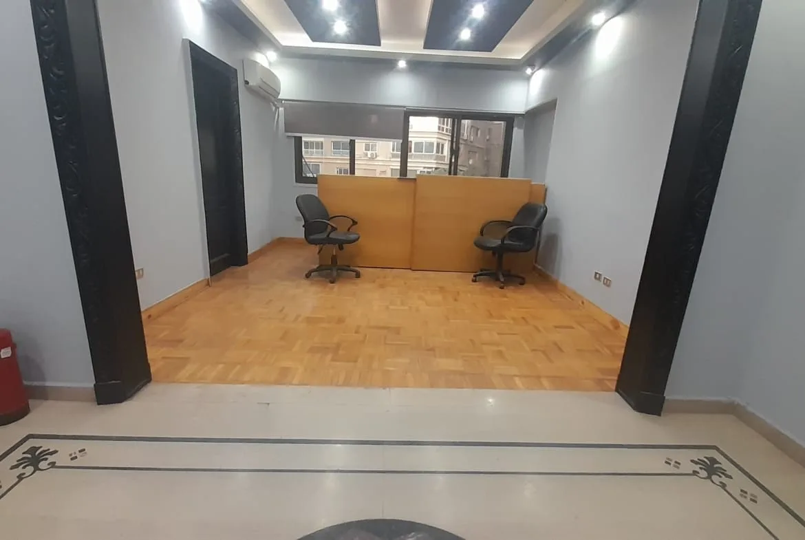 مكتب للإيجار في المهندسين 250م خطوات من جامعة الدول العربية ( مرخص إدارى ) .