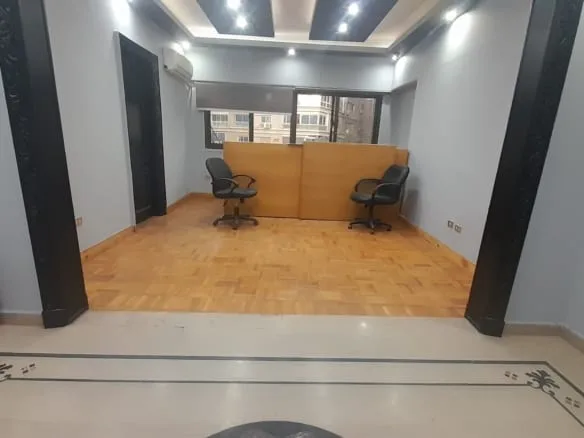 مكتب للإيجار في المهندسين 250م خطوات من جامعة الدول العربية ( مرخص إدارى ) .