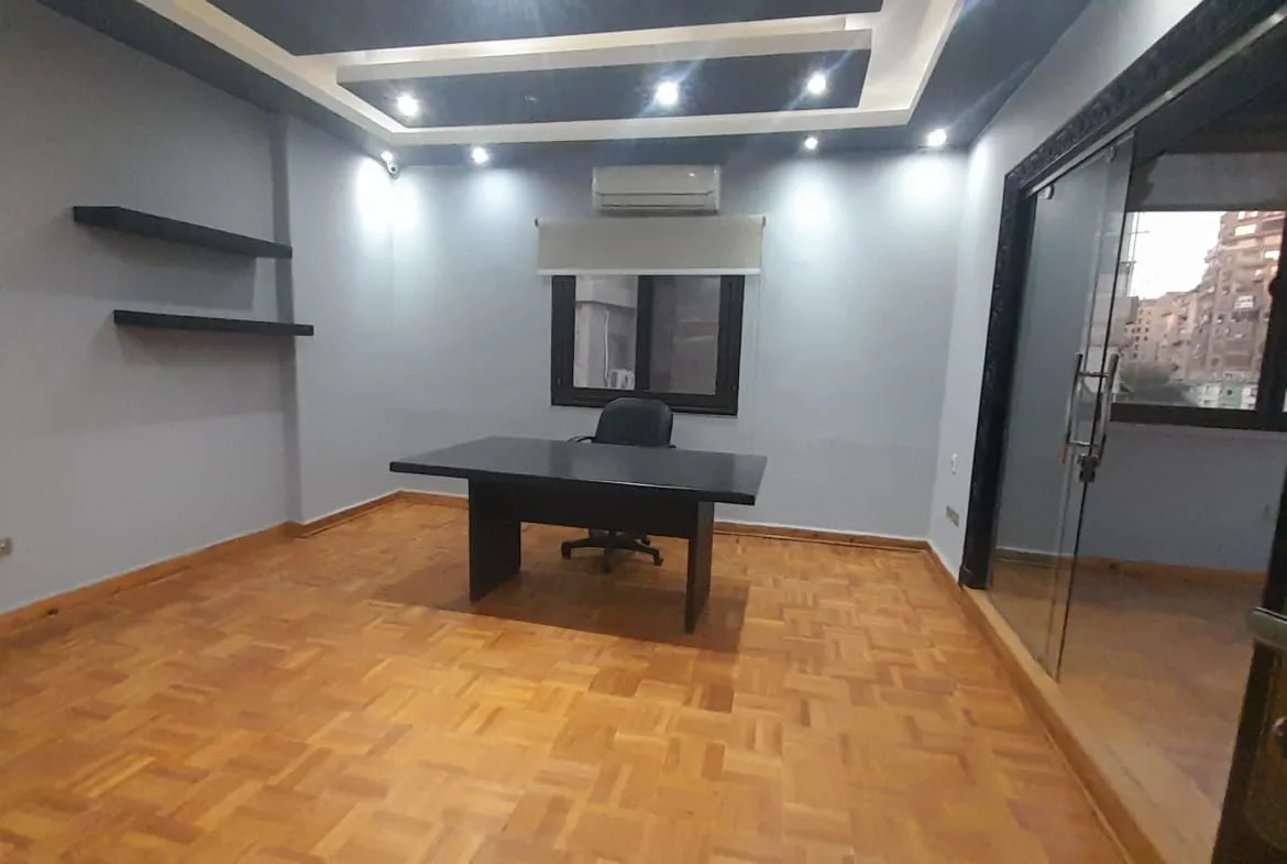 مكتب للإيجار في المهندسين 250م خطوات من جامعة الدول العربية ( مرخص إدارى ) .
