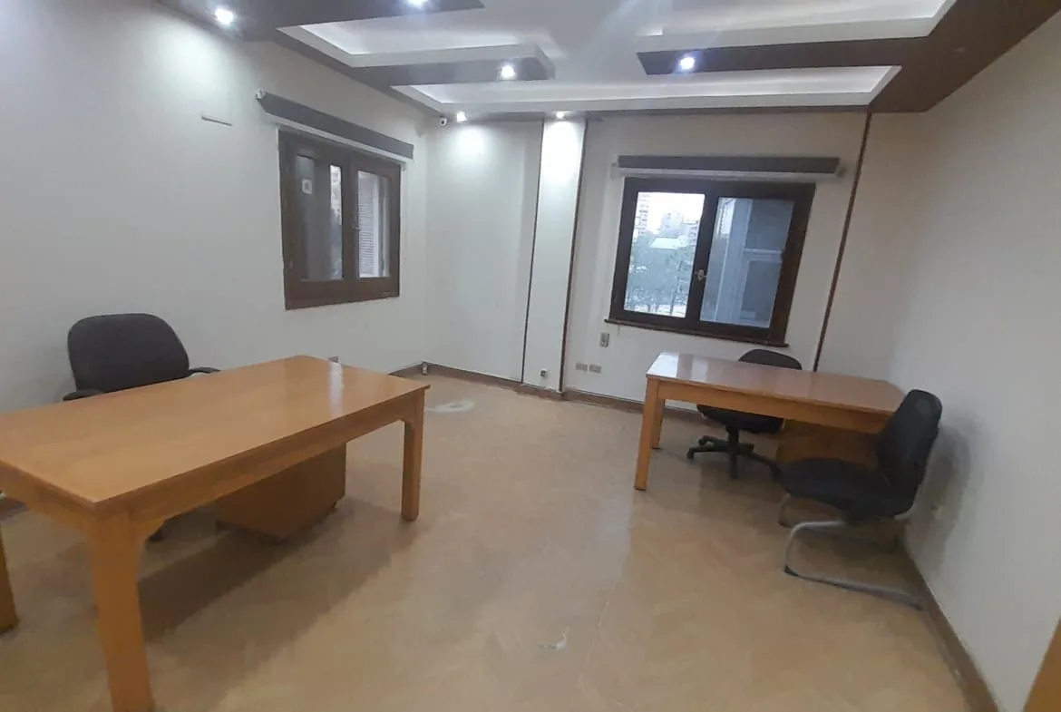 مكتب للإيجار في المهندسين 250م خطوات من جامعة الدول العربية ( مرخص إدارى ) .