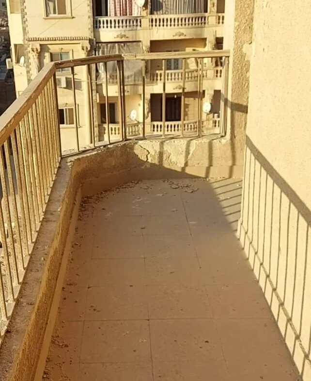 شقه للبيع فى عرب المعادى بجانب شارع محكمه المعادى والشهر العقارى