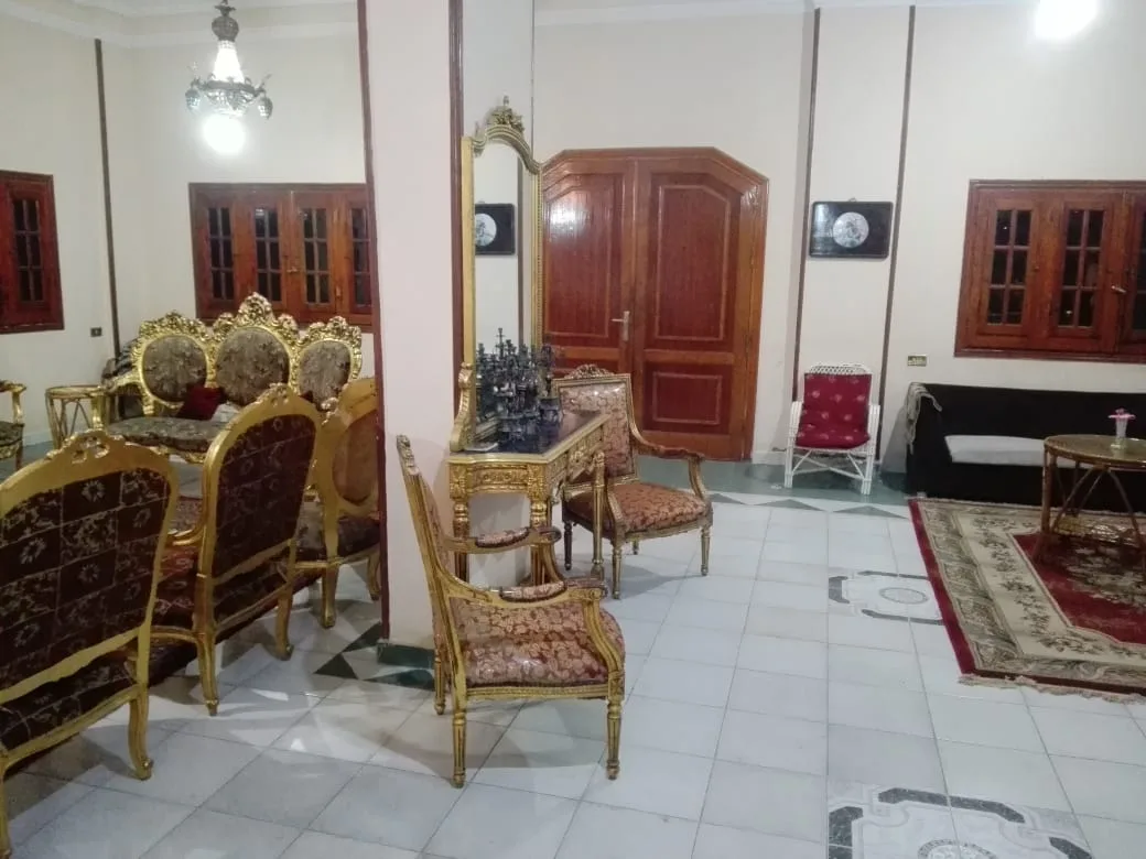 فيلا فاخرة للإيجار 1500 م في قلب الهرم السياحي