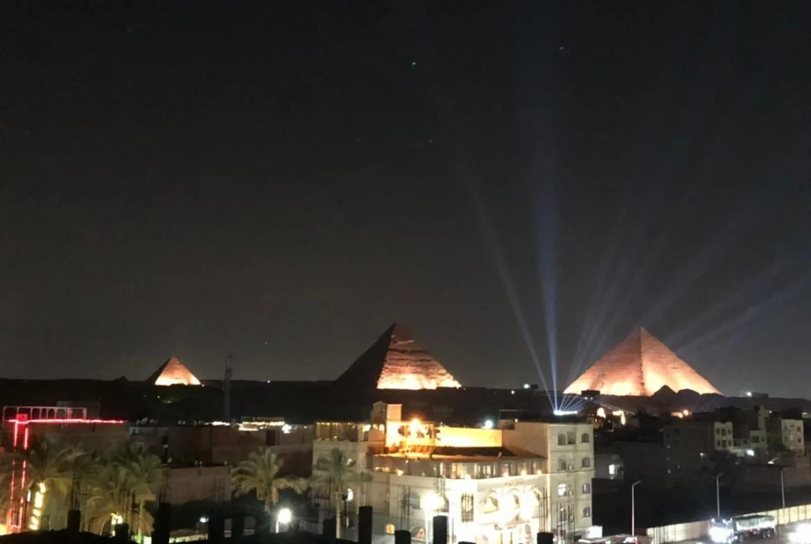 فيلا فاخرة للإيجار 1500 م في قلب الهرم السياحي