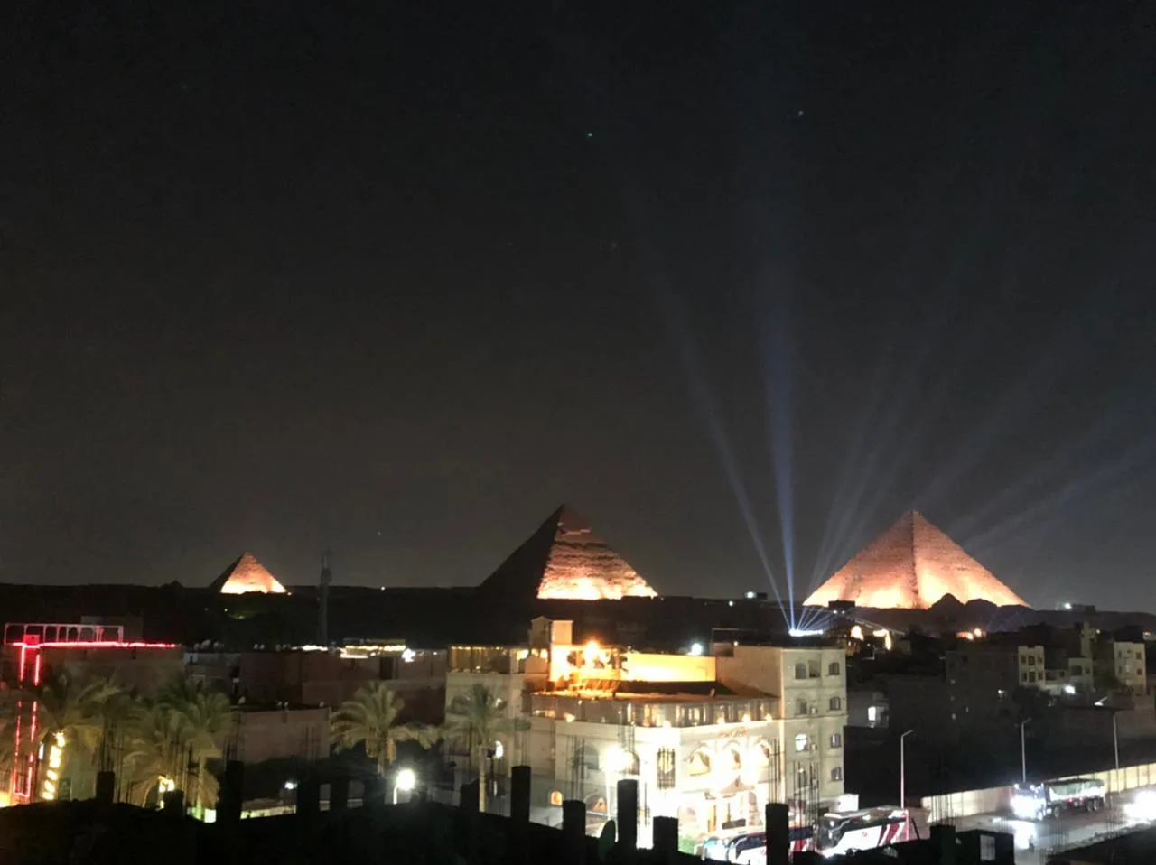 10 فيلا فاخرة للإيجار 1500 م في قلب الهرم السياحي