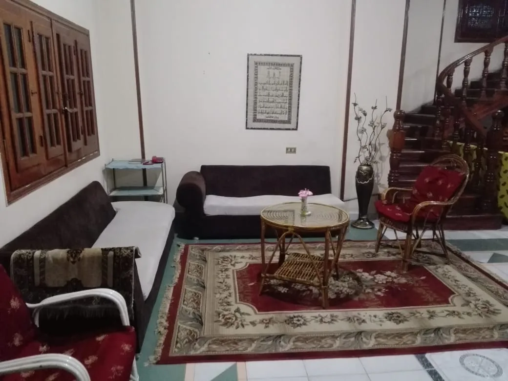 فيلا فاخرة للإيجار 1500 م في قلب الهرم السياحي