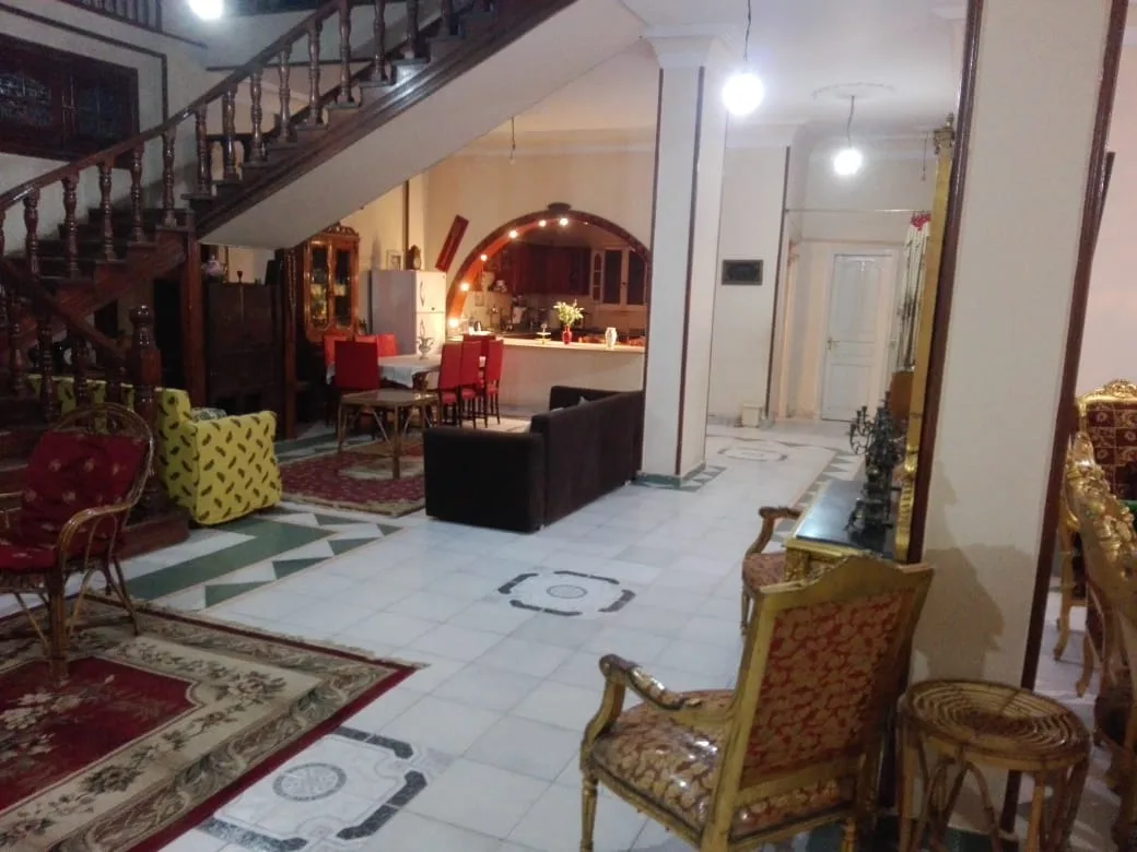فيلا فاخرة للإيجار 1500 م في قلب الهرم السياحي