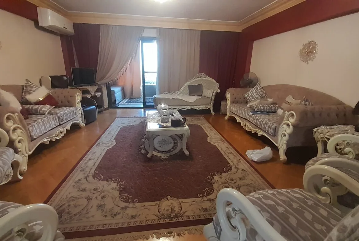 شقة للبيع في المهندسين 265م خطوات من جامعة الدول العربية فيو مساحات خضراء .
