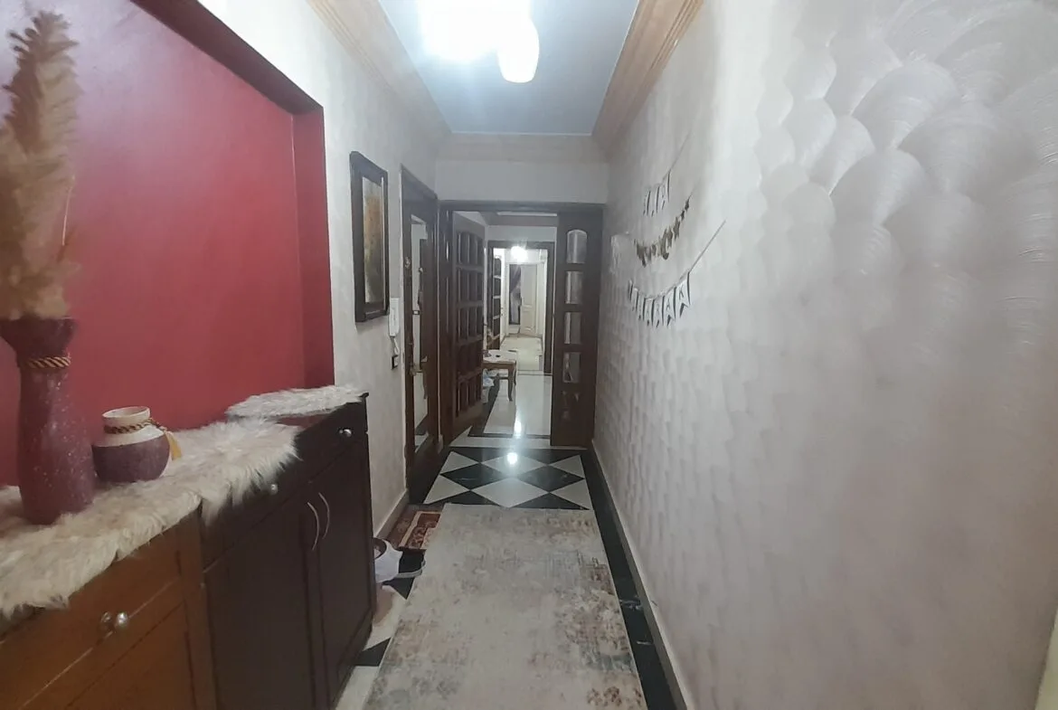 شقة للبيع في المهندسين 265م خطوات من جامعة الدول العربية فيو مساحات خضراء .