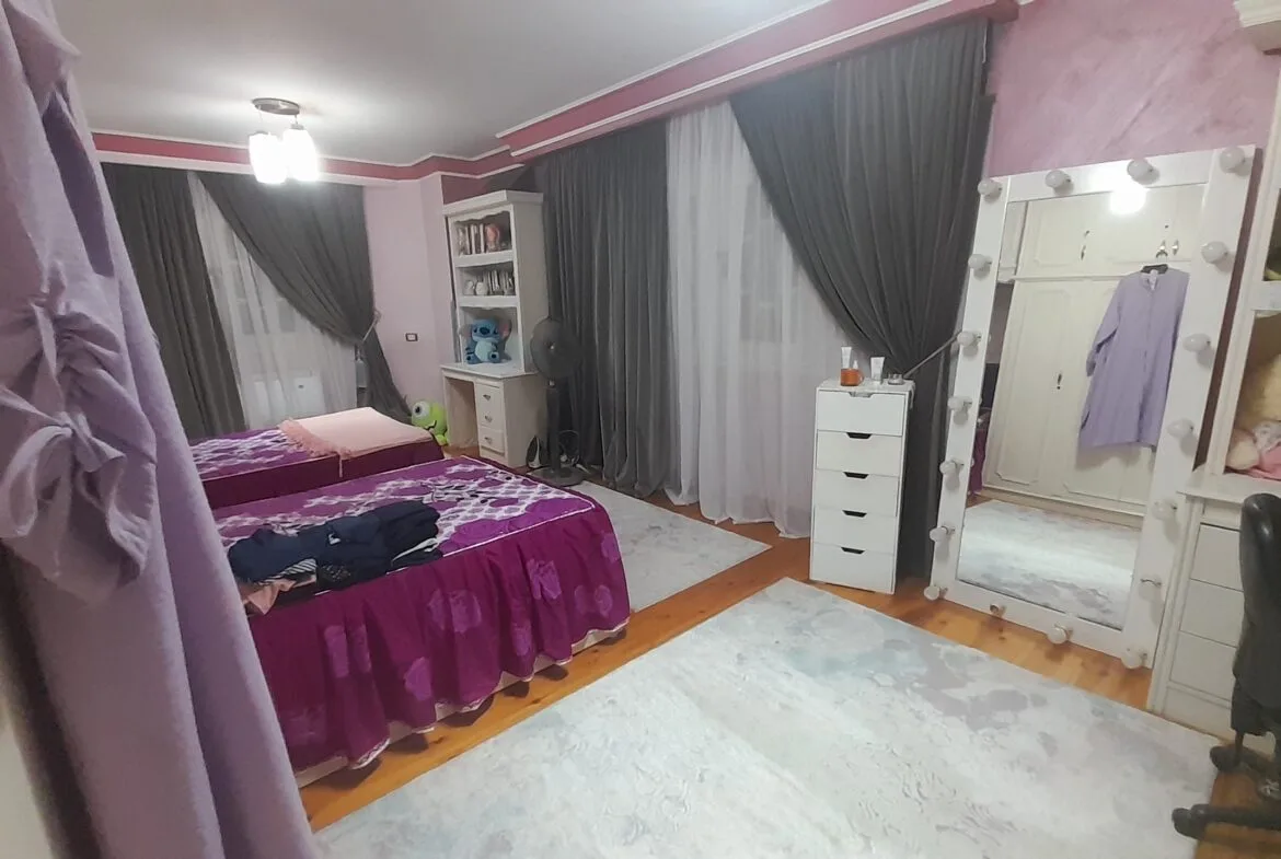 شقة للبيع في المهندسين 265م خطوات من جامعة الدول العربية فيو مساحات خضراء .