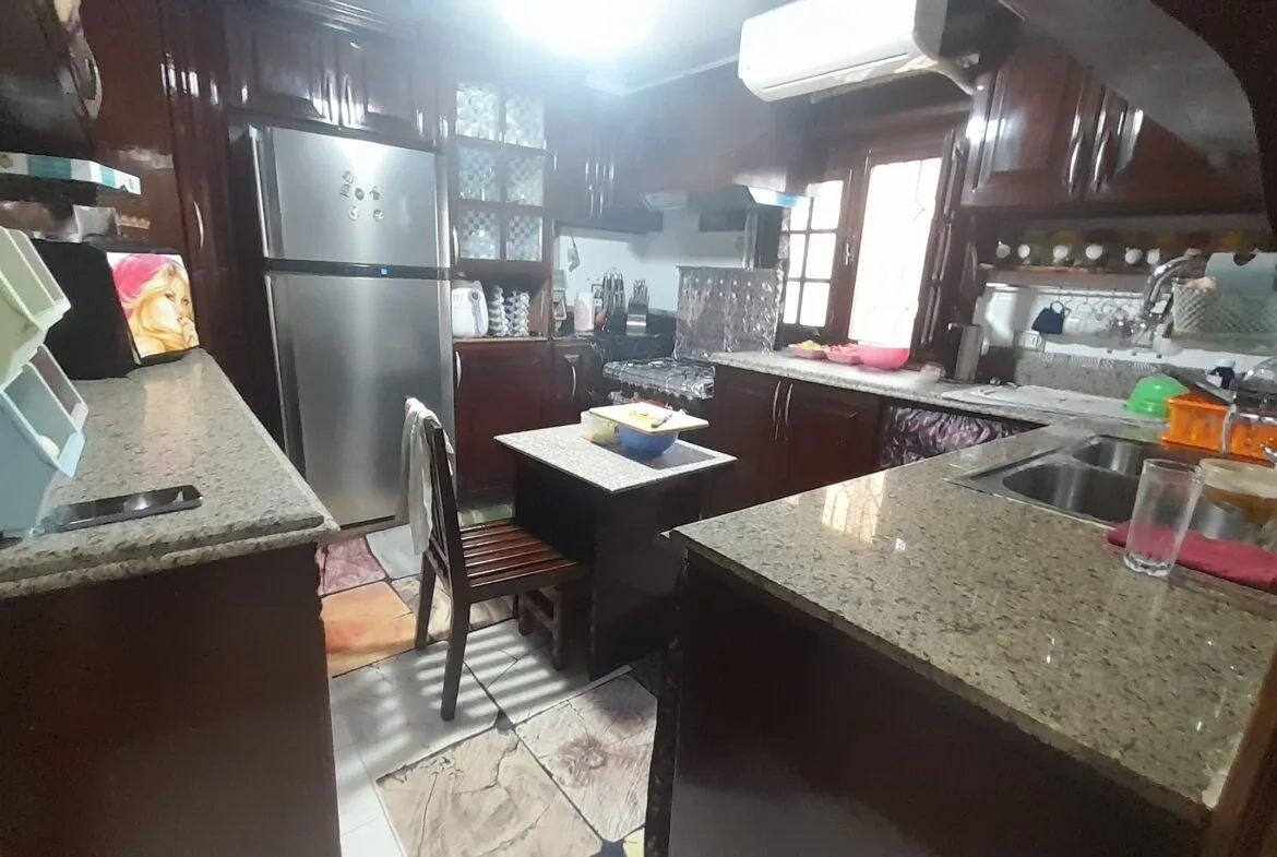 شقة للبيع في المهندسين 265م خطوات من جامعة الدول العربية فيو مساحات خضراء .