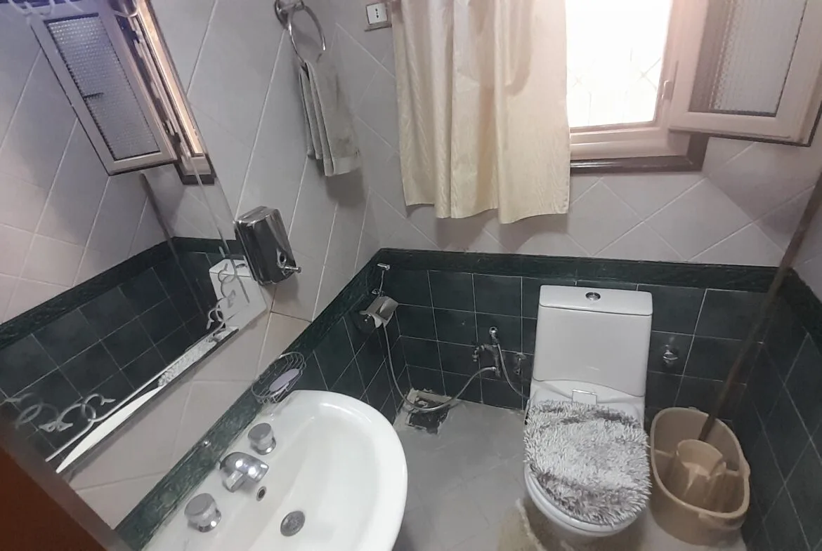 شقة للبيع في المهندسين 265م خطوات من جامعة الدول العربية فيو مساحات خضراء .