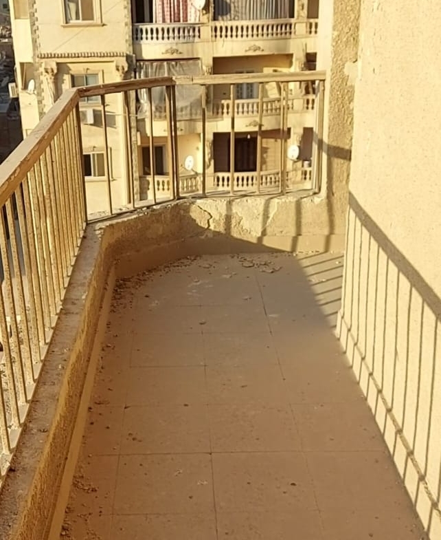 شقه للبيع فى عرب المعادى بجانب شارع محكمه المعادى والشهر العقارى