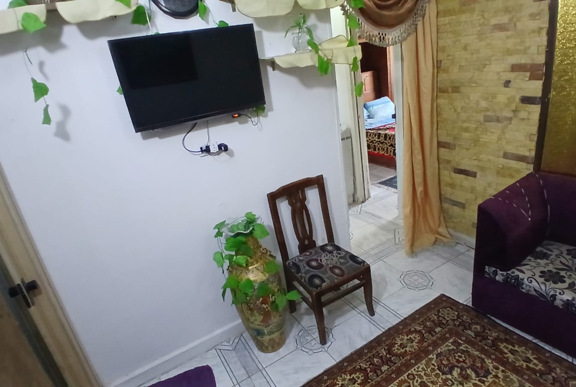 شقة مفروشة للإيجار في الدقي 106م شارع التحرير الرئيسي .