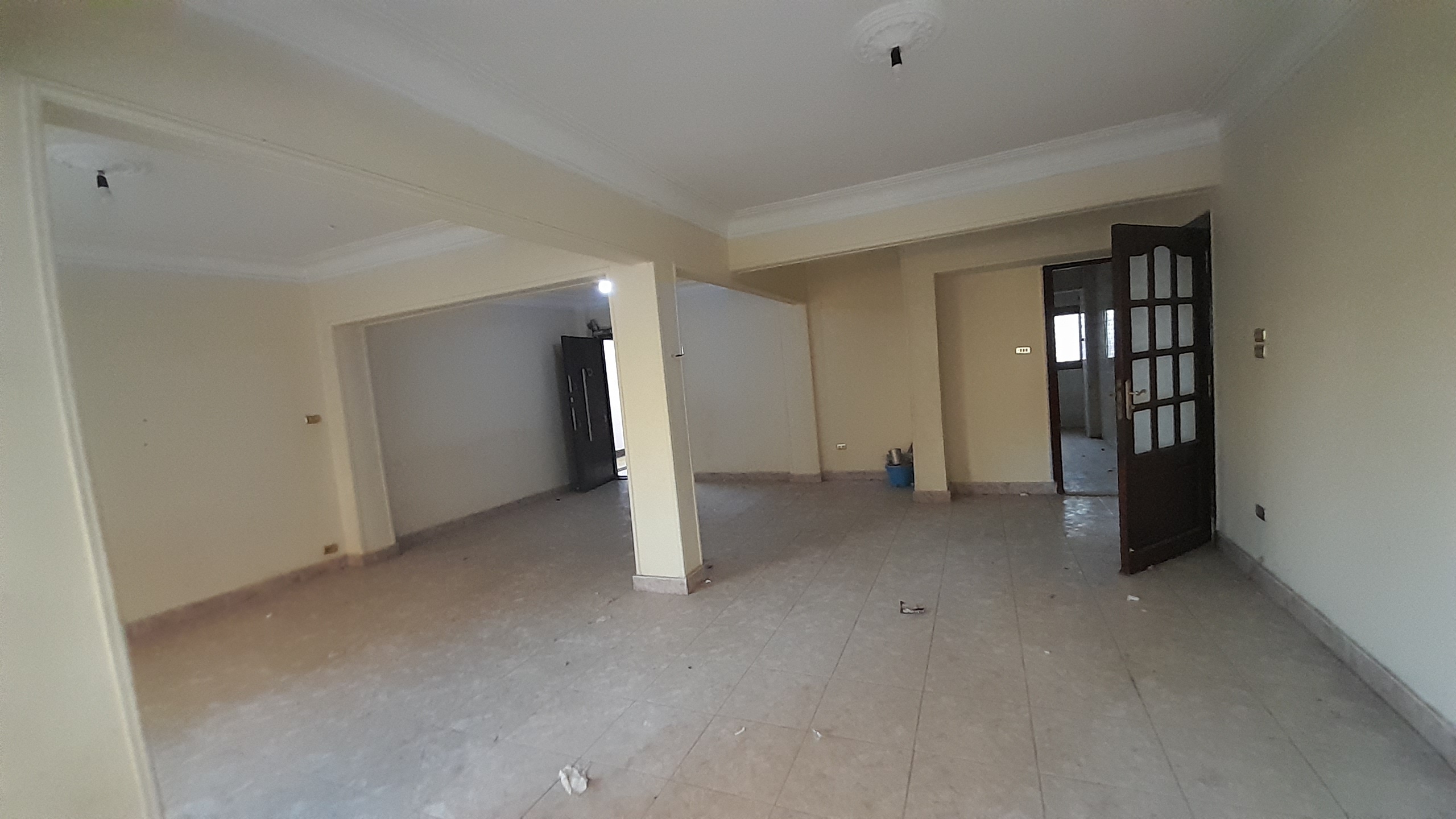 مكتب بدون فرش  للإيجار في المهندسين  120م في  شارع جامعة الدول الرئيسي ( بدون مصعد ) .