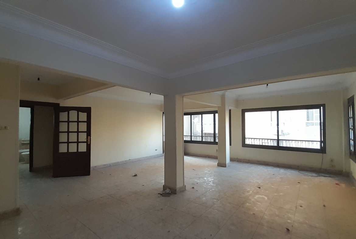 مكتب بدون فرش  للإيجار في المهندسين  120م في  شارع جامعة الدول الرئيسي ( بدون مصعد ) .