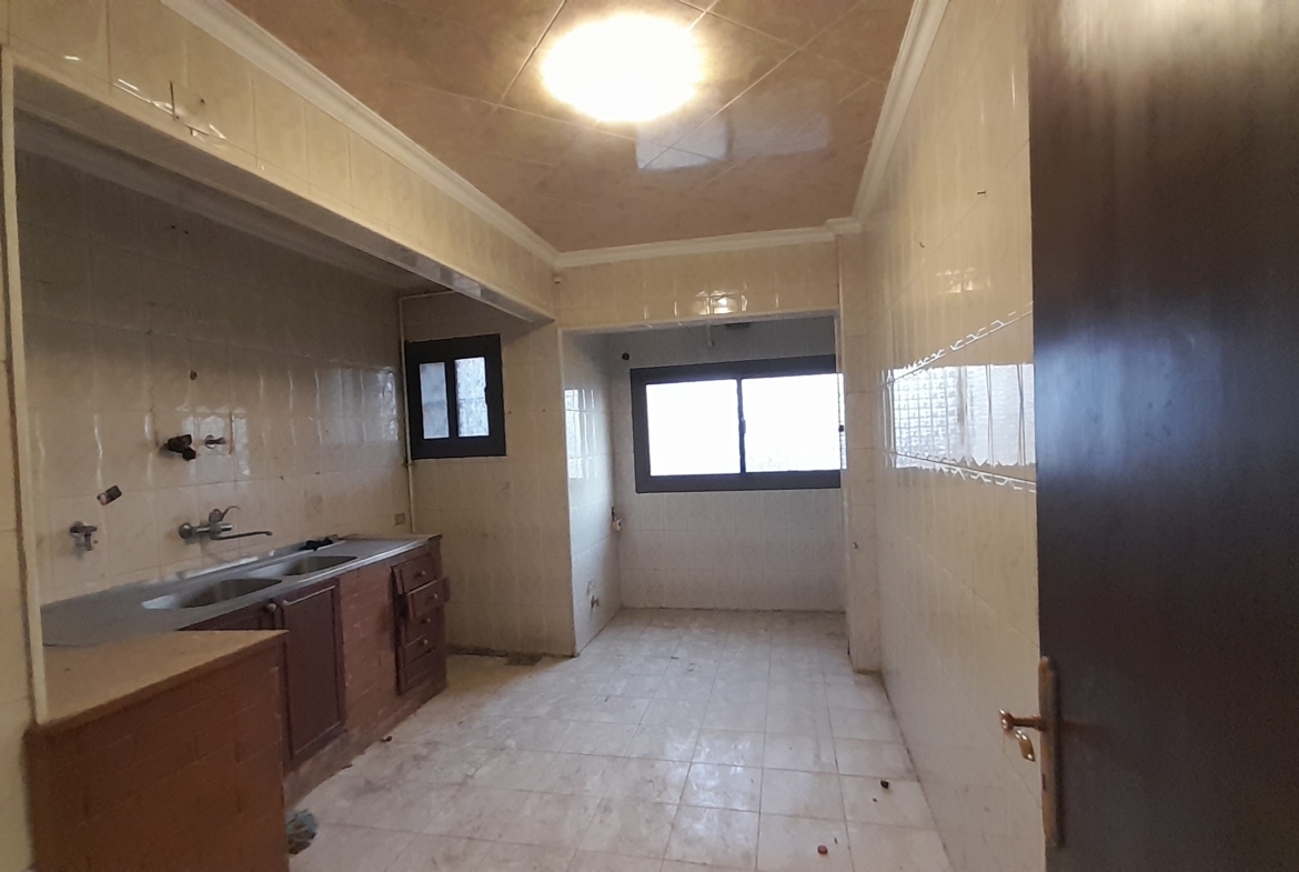 شقة بدون فرش للإيجار في المهندسين  120م في  شارع جامعة الدول الرئيسي ( بدون مصعد ) .