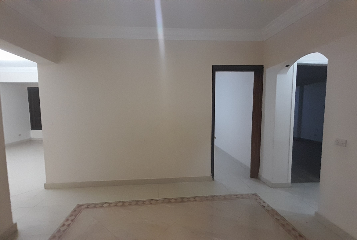 شقة بدون فرش للإيجار في المهندسين 170م في شارع المروة الرئيسي .
