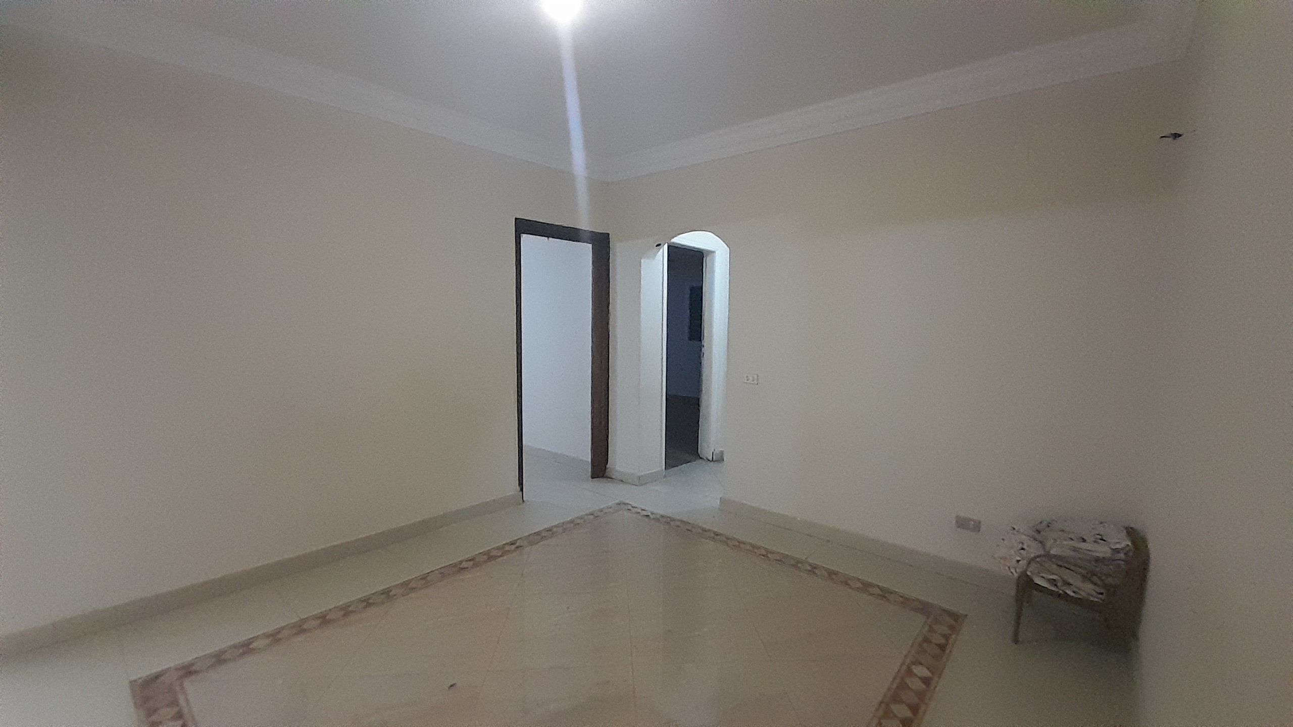 شقة بدون فرش للإيجار في المهندسين 170م في شارع المروة الرئيسي (2) شقة بدون فرش للإيجار في المهندسين 170م في شارع المروة الرئيسي .