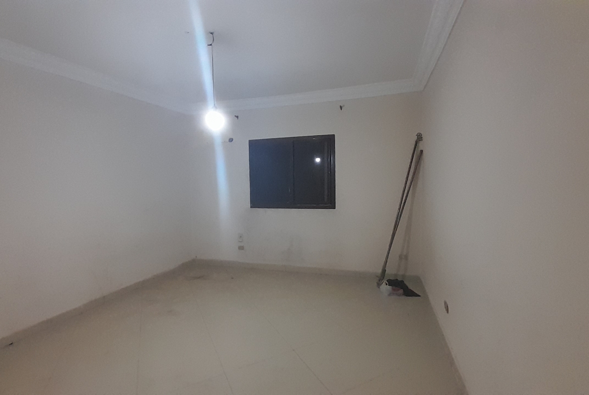 شقة بدون فرش للإيجار في المهندسين 170م في شارع المروة الرئيسي .