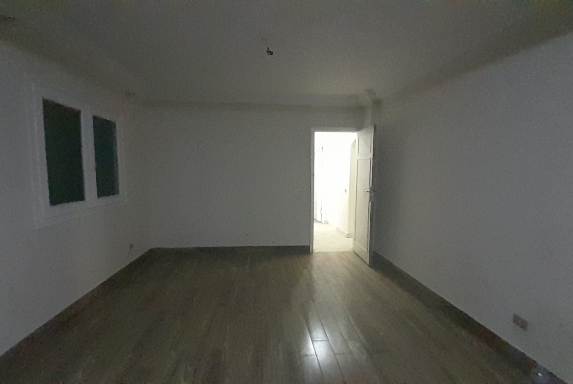 شقة بدون فرش للإيجار في المهندسين 170م في شارع المروة الرئيسي .