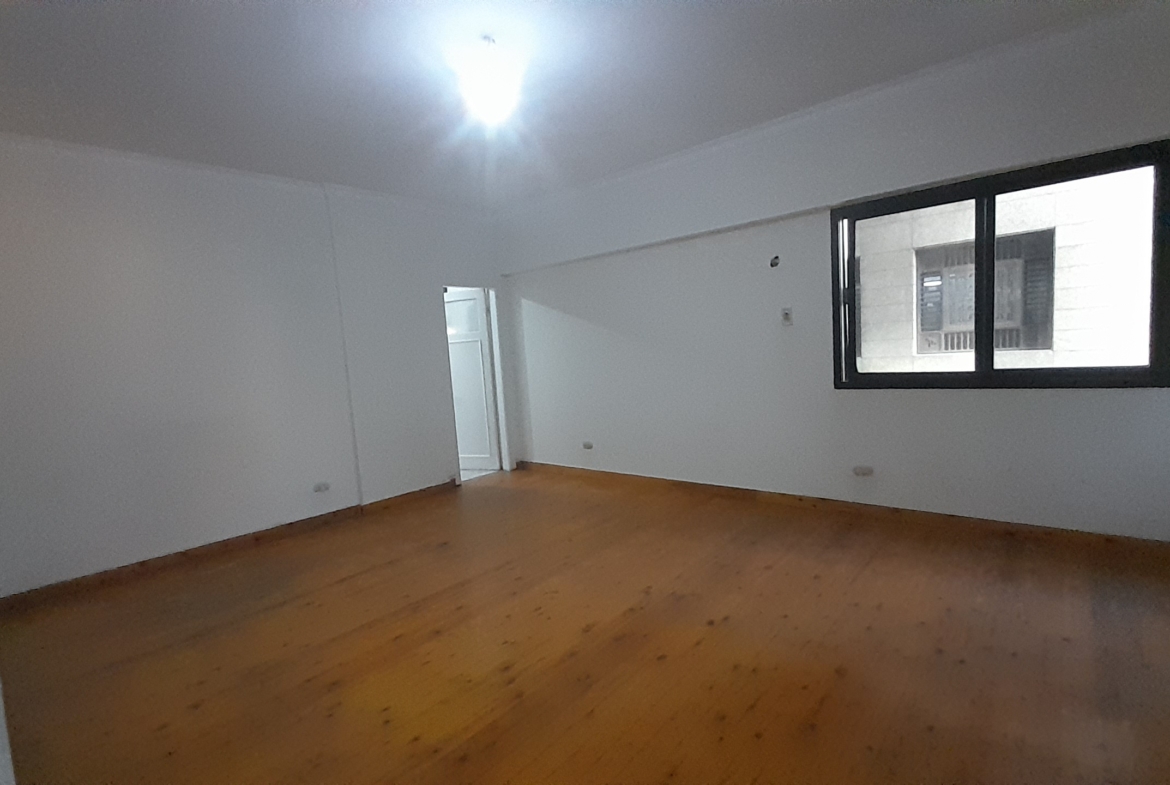 شقة للبيع في المهندسين 230م خطوات من شارع سليمان أباظة ( موقع مميز ) .