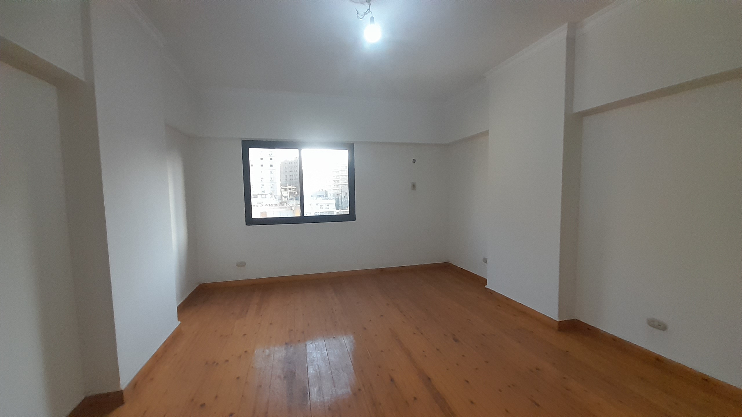شقة للبيع في المهندسين 230م خطوات من شارع سليمان أباظة ( موقع مميز ) .