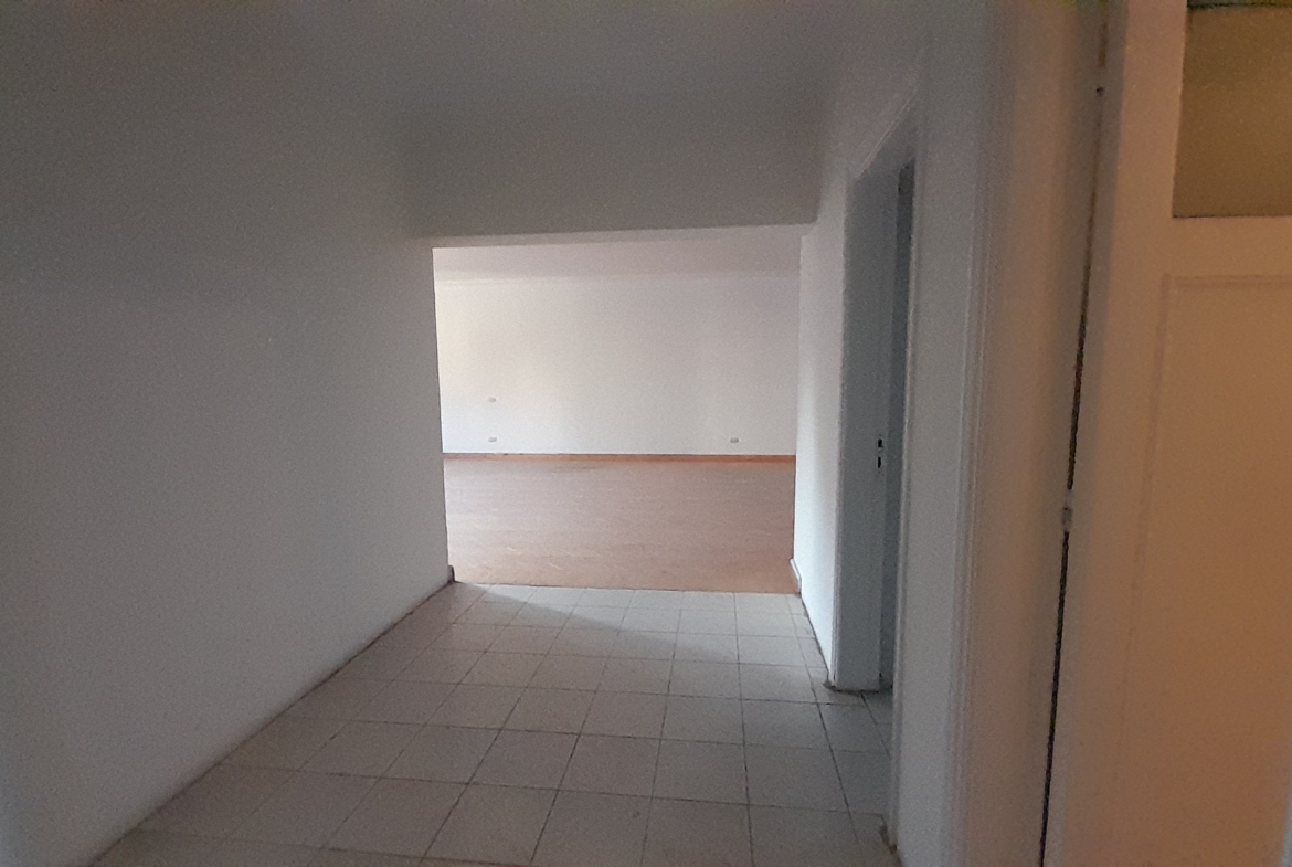 شقة للبيع في المهندسين 230م خطوات من شارع سليمان أباظة ( موقع مميز ) .