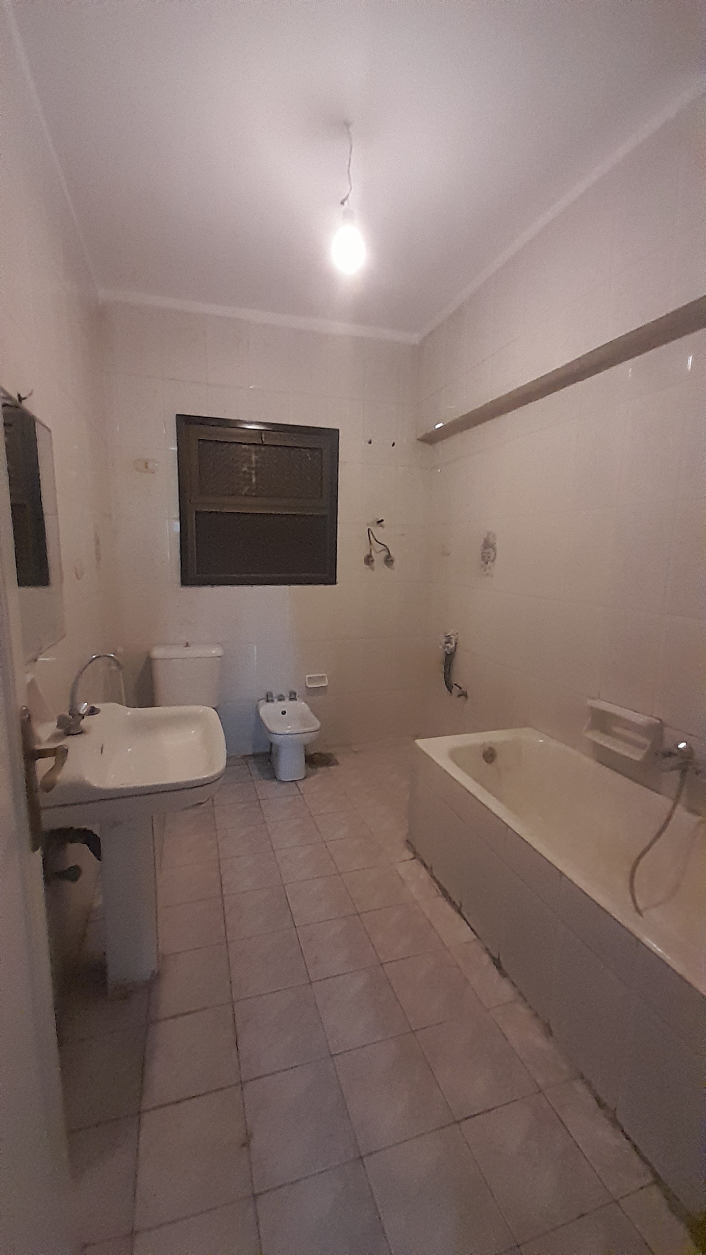 شقة للبيع في المهندسين 230م خطوات من شارع سليمان أباظة ( موقع مميز ) .