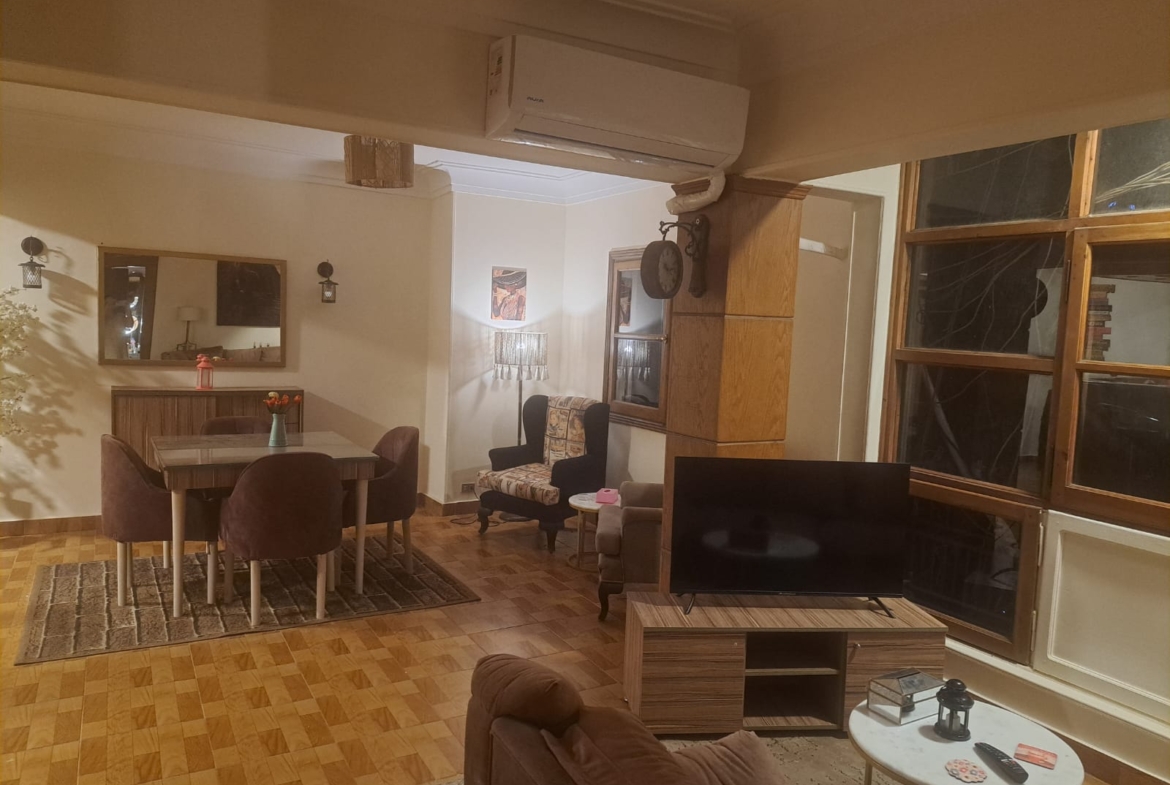 شقة مفروشة للإيجار في الزمالك 100م موقع مميز جدا .