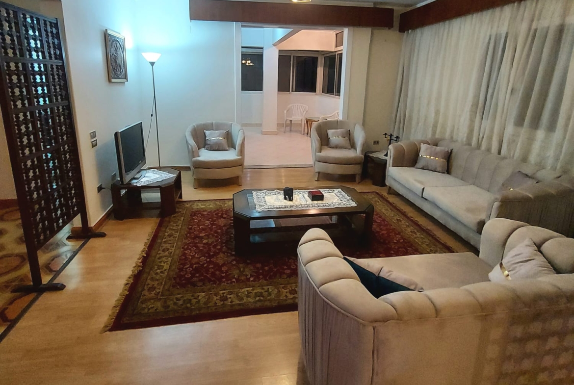 شقة مفروشة للإيجار في المهندسين  140م عمارة عائلية  والفرش مجدد .