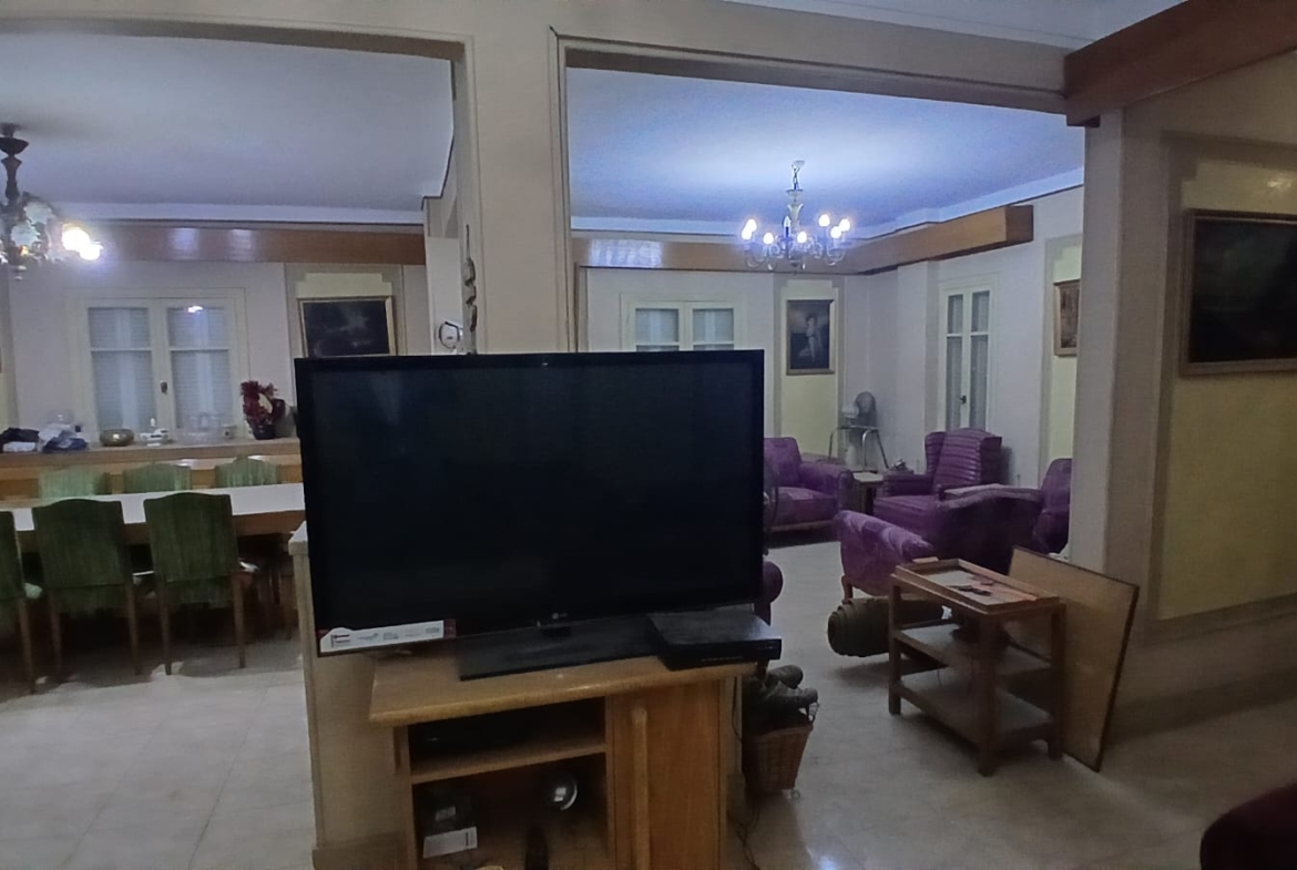 شقة مفروشة للإيجار في المهندسين  140م عمارة عائلية  وبحرية .
