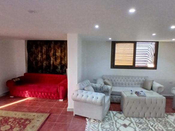 شقة مفروشة للإيجار في المهندسين 160م في ميدان لبنان إيجار سنوي   ( أول سكن ) .
