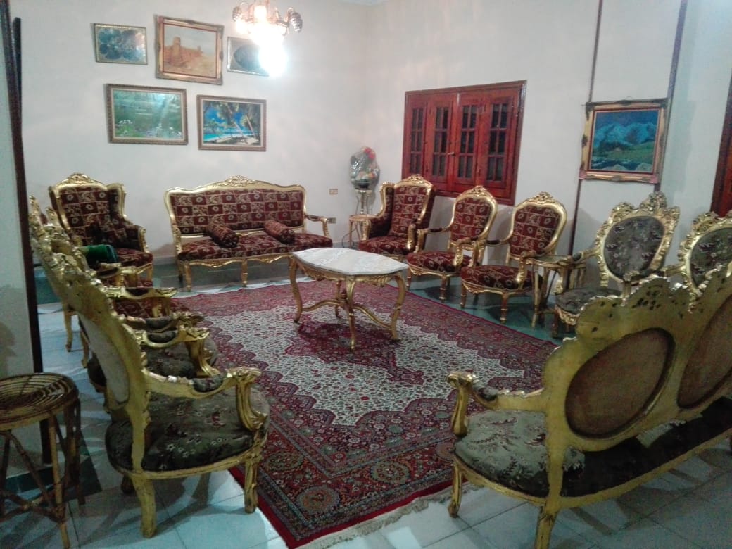 فيلا فاخرة للإيجار 1500 م في قلب الهرم السياحي .