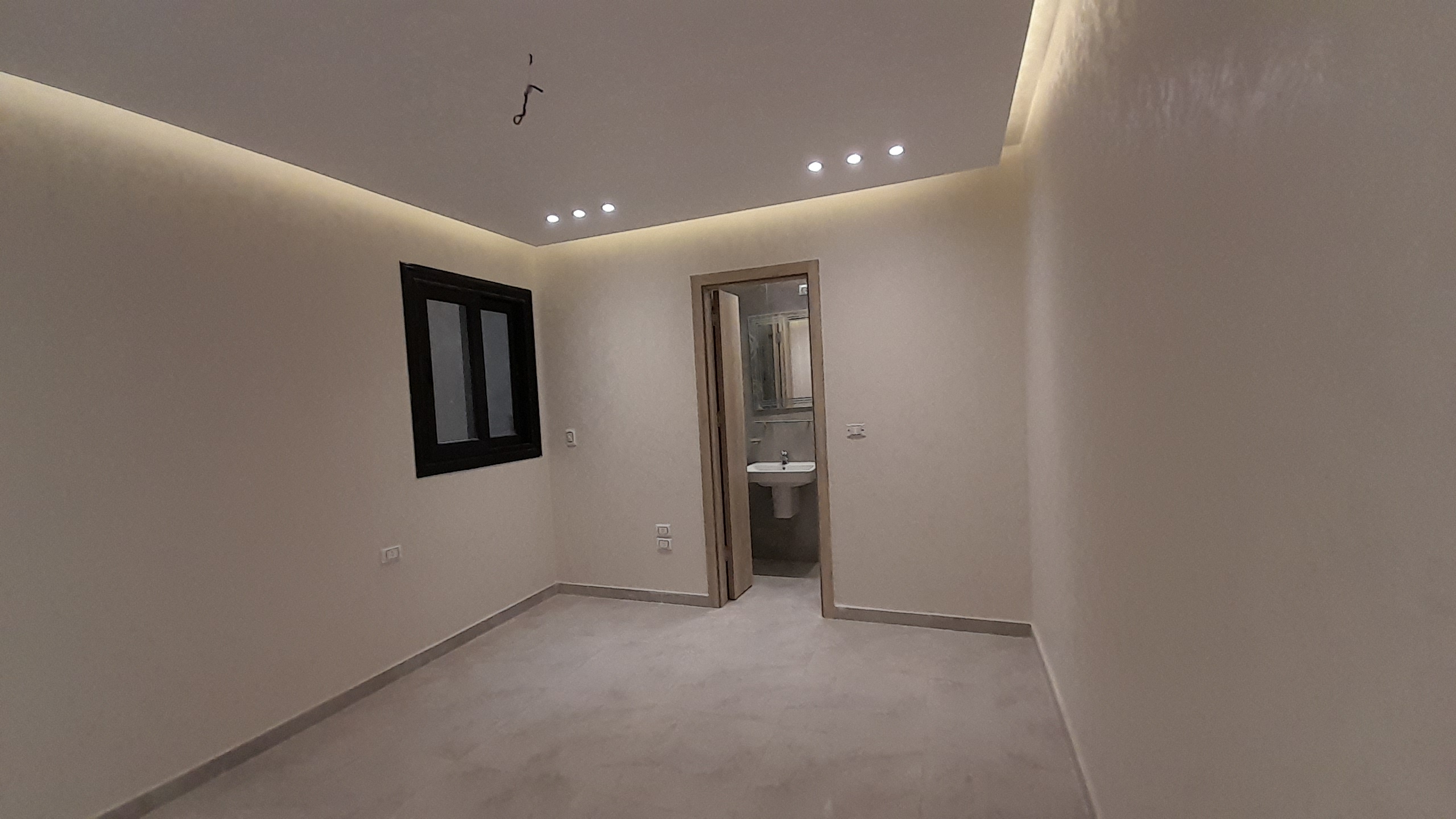 شقة للبيع  بالتقسيط  في العجوزة 140م قرب مطعم نعمه عمارة جديدة  ( أول سكن ) .