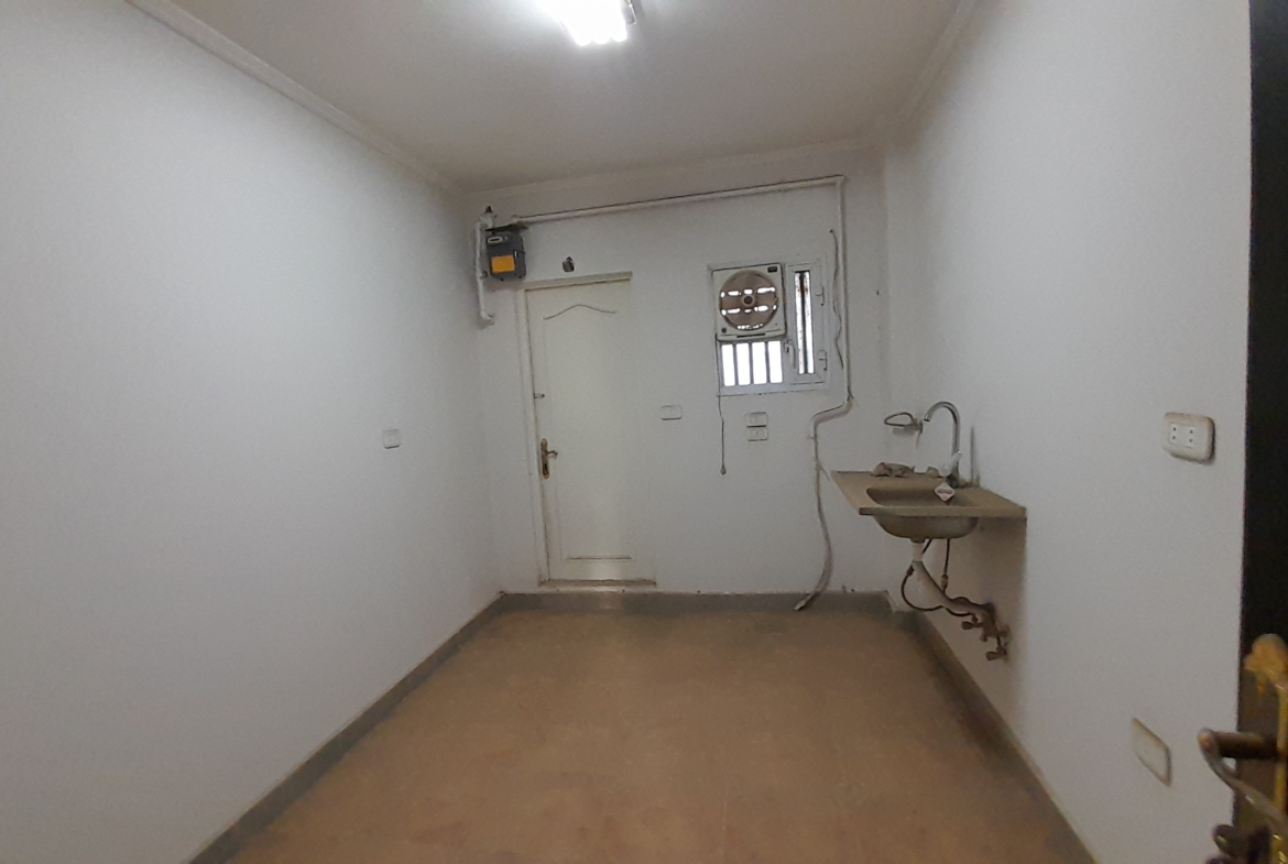 شقة للبيع في المهندسين 140م شارع جامعة الدول الرئيسي موقع متميز .