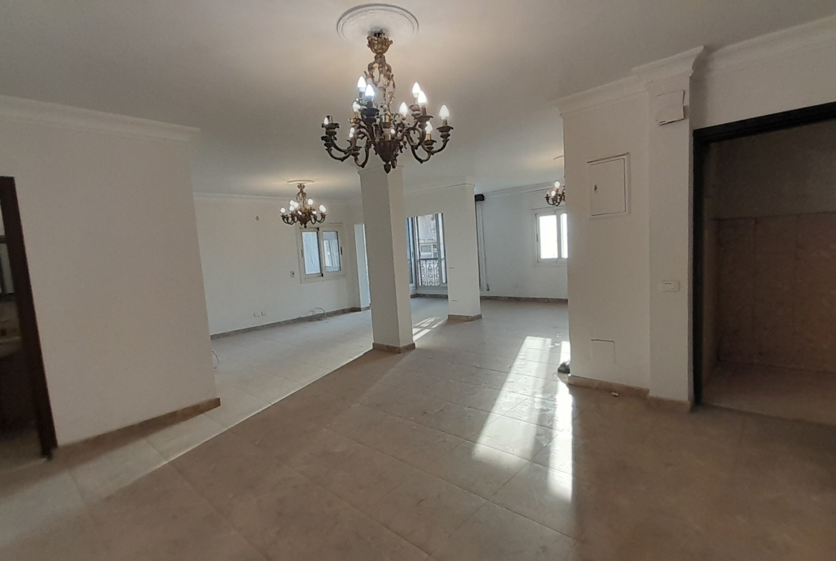 شقة للبيع في المهندسين 140م شارع جامعة الدول الرئيسي موقع متميز .