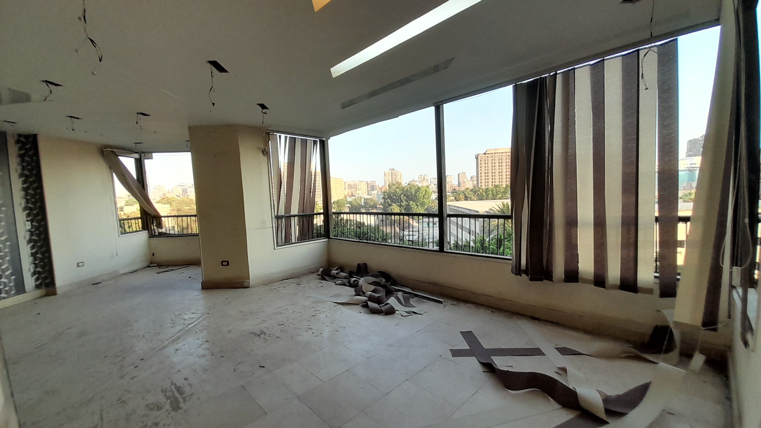 شقة للبيع في المهندسين 300م في شارع الثورة الرئيسى بفيو رائع (1) شقة للبيع في المهندسين 300م في شارع الثورة الرئيسى بفيو رائع .