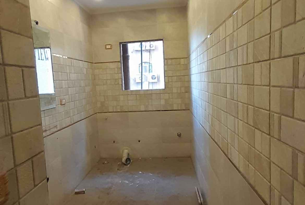 شقة للبيع في المهندسين 300م في شارع الثورة الرئيسى بفيو رائع .