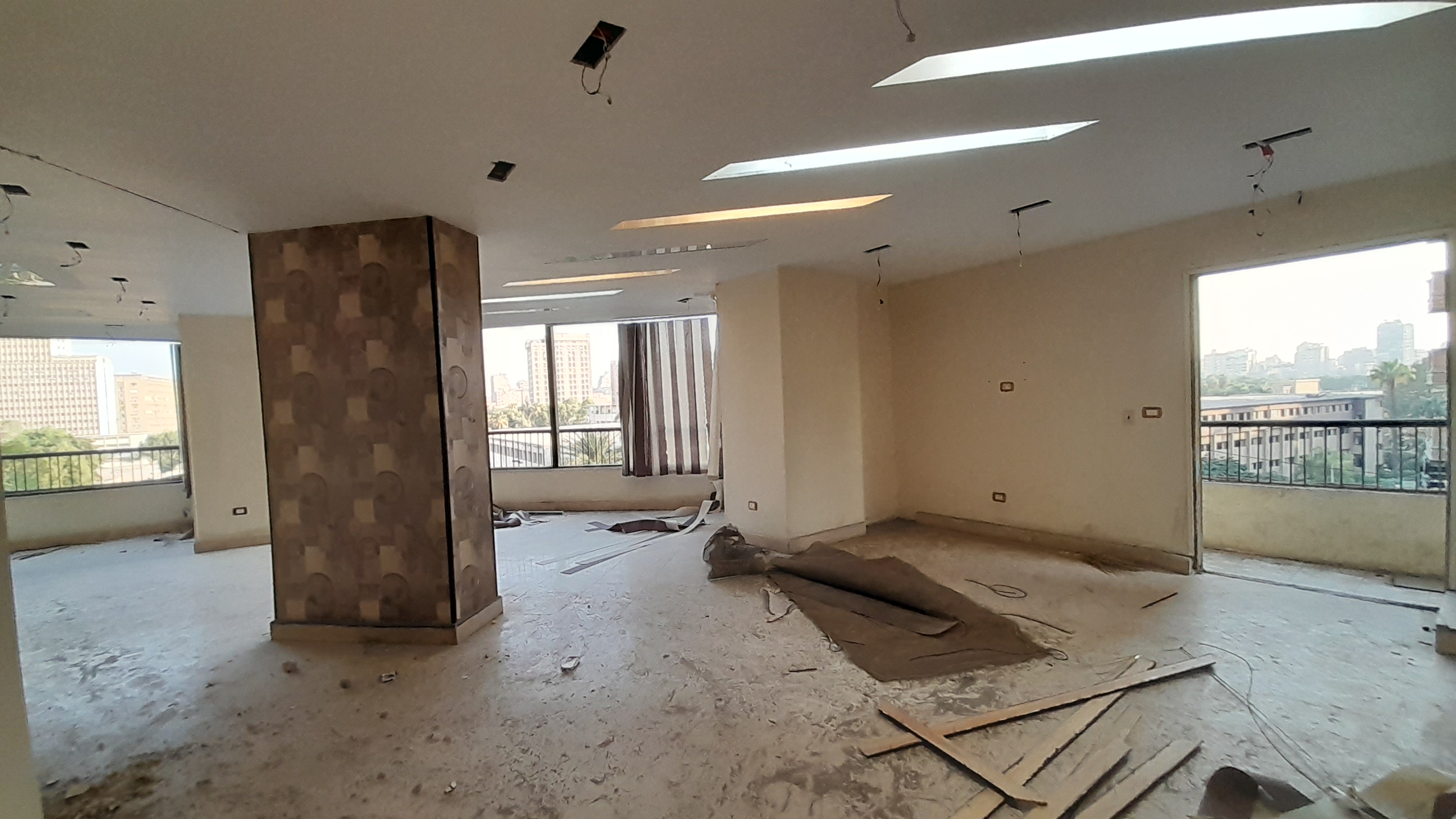 شقة للبيع في المهندسين 300م في شارع الثورة الرئيسى بفيو رائع (2) شقة للبيع في المهندسين 300م في شارع الثورة الرئيسى بفيو رائع .