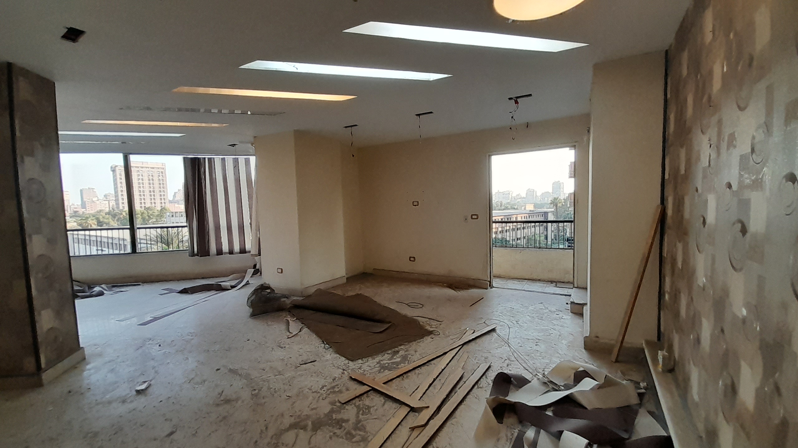 شقة للبيع في المهندسين 300م في شارع الثورة الرئيسى بفيو رائع (3) شقة للبيع في المهندسين 300م في شارع الثورة الرئيسى بفيو رائع .