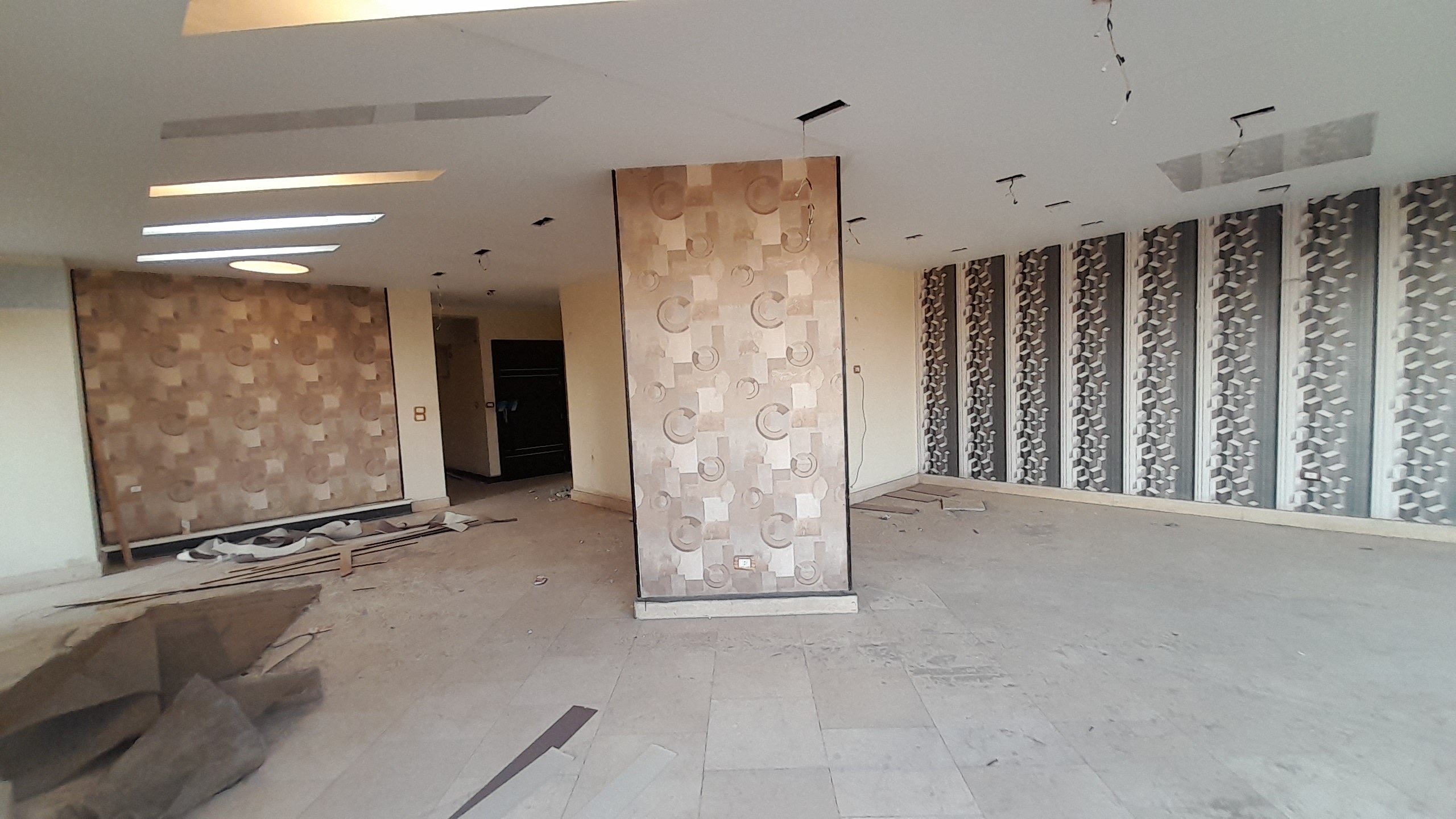 شقة للبيع في المهندسين 300م في شارع الثورة الرئيسى بفيو رائع (5) شقة للبيع في المهندسين 300م في شارع الثورة الرئيسى بفيو رائع .