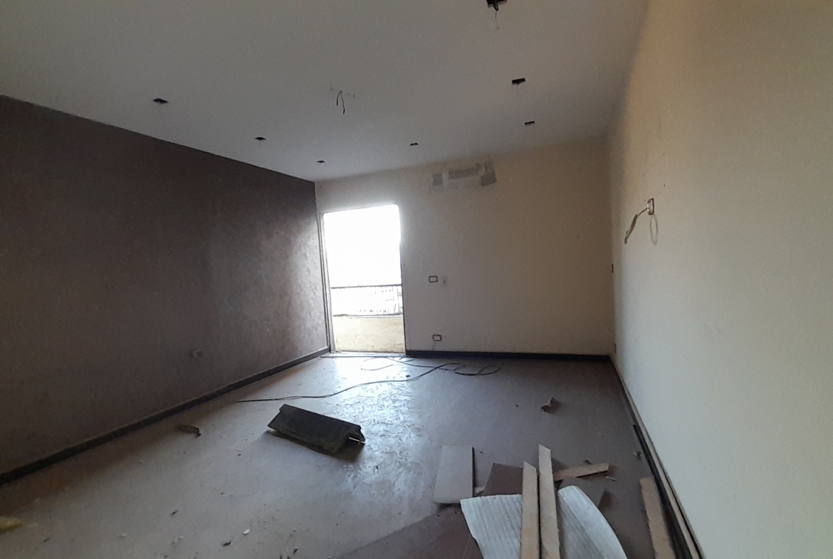 شقة للبيع في المهندسين 300م في شارع الثورة الرئيسى بفيو رائع .