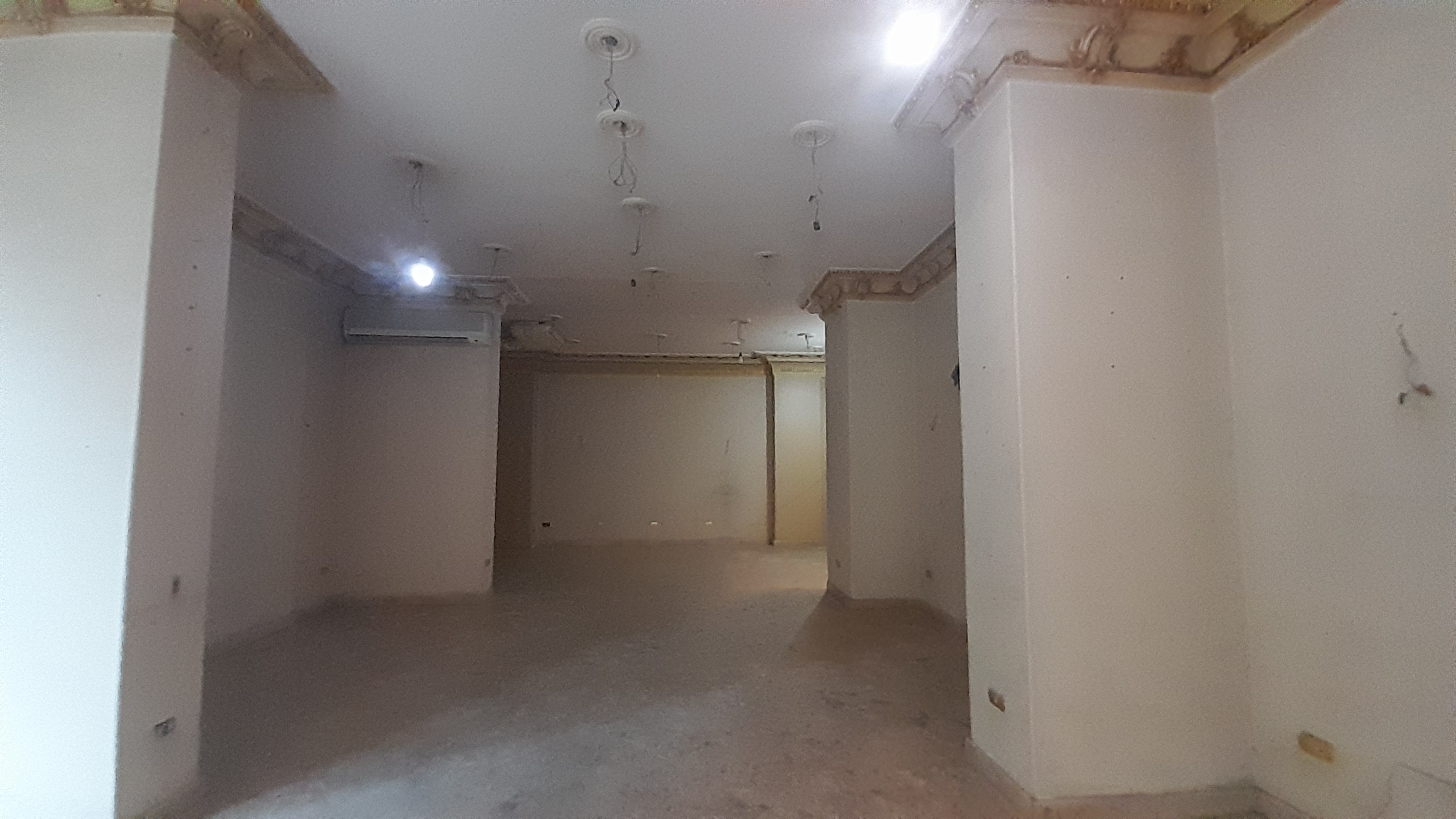 محل للإيجار في المهندسين 200م  يصلح لكافة الأنشطة  في شارع رئيسي موقع مميز .