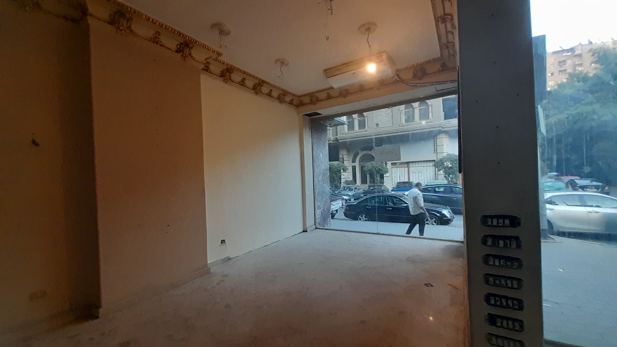 محل للإيجار في المهندسين 200م  يصلح لكافة الأنشطة  في شارع رئيسي موقع مميز .